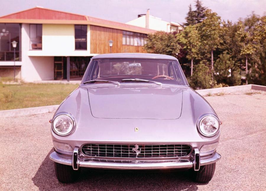  Ferrari 330 GT 2+2 (Series II) 1965 года  (фото 24 из 43)